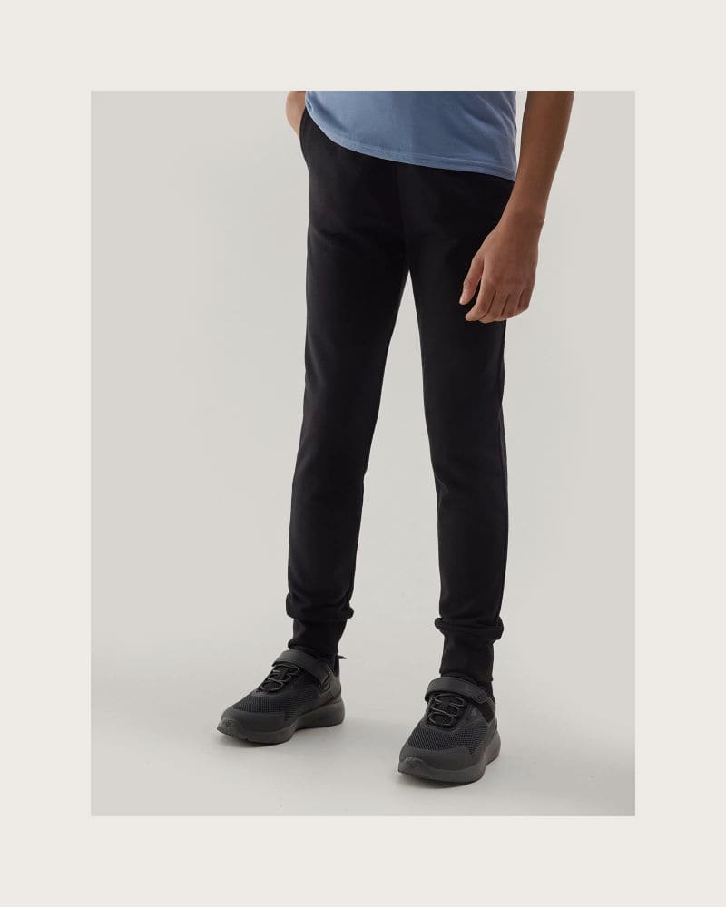 Dievčenské tepláky 4F JUNIOR TROUSERS-4FJWSS24TTROF587-20S-DEEP BLACK – fotka 2