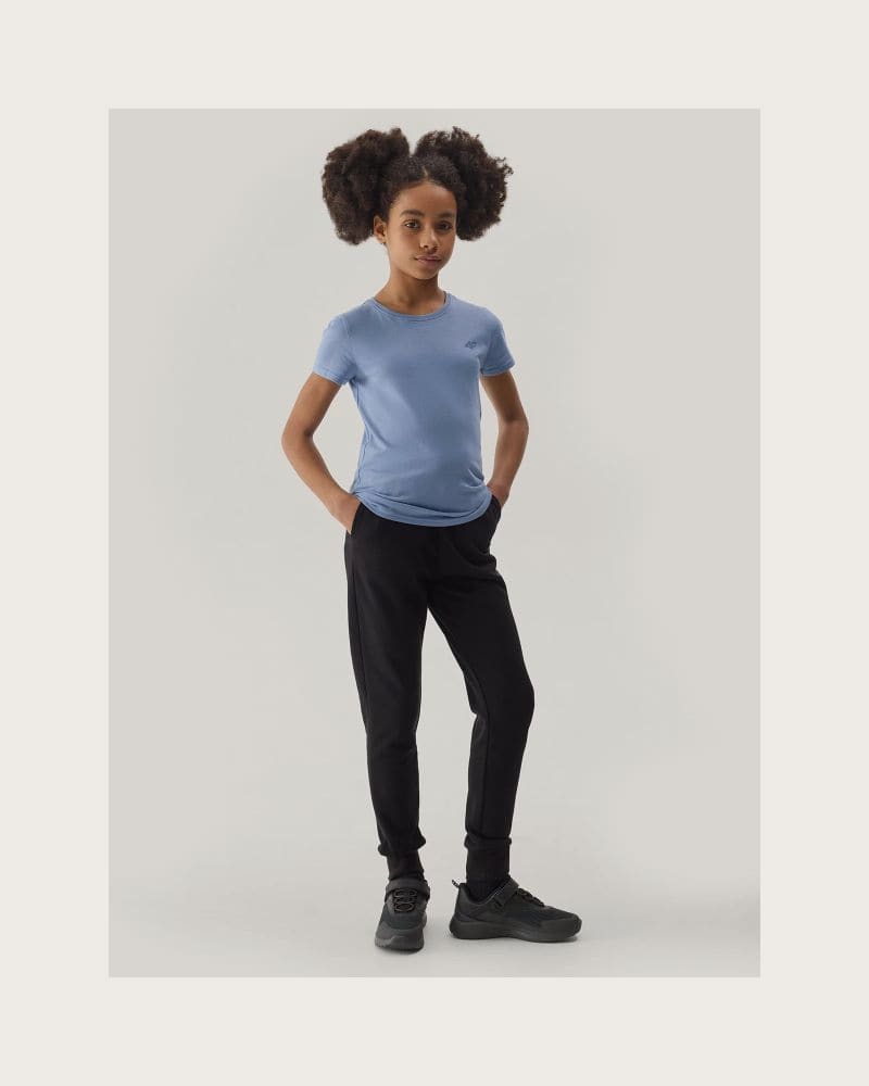 Dievčenské tepláky 4F JUNIOR TROUSERS-4FJWSS24TTROF587-20S-DEEP BLACK – fotka 5