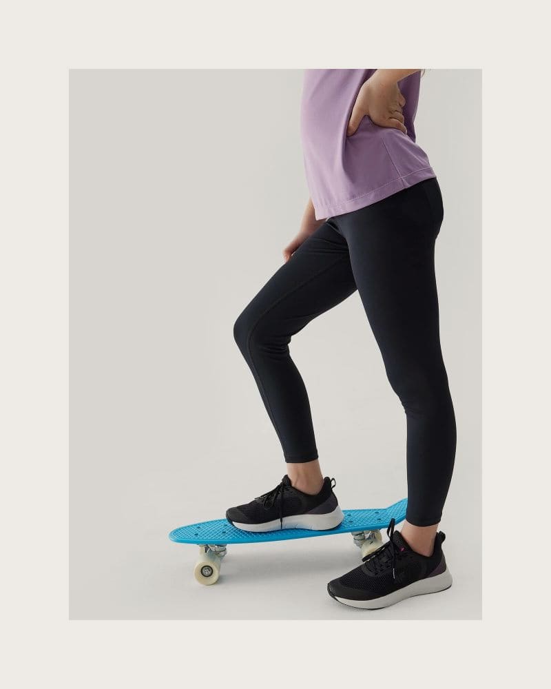 Dievčenské legíny 4F JUNIOR TIGHTS FNK-4FJWSS24TFTIF223-20S-DEEP BLACK – fotka 2