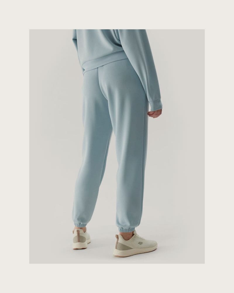 Dámske tepláky 4F TROUSERS-4FWSS24TTROF642-34S-LIGHT BLUE – fotka 4
