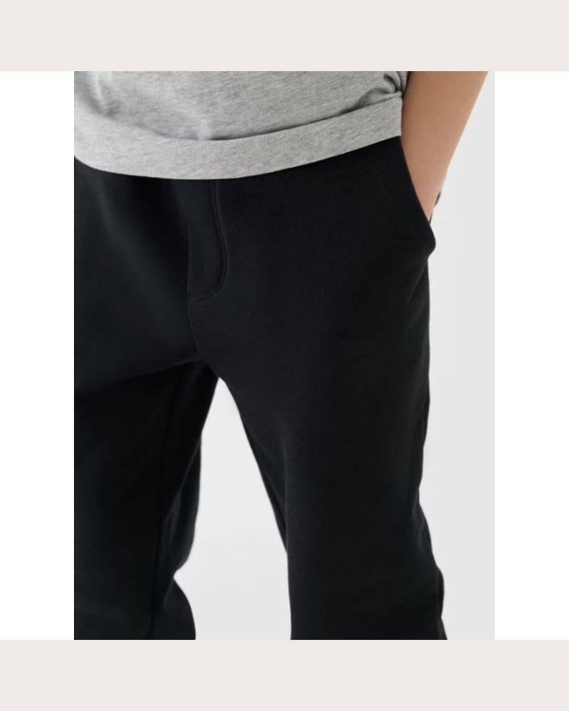 Chlapčenské zateplené tepláky 4F JUNIOR TROUSERS-JWAW24TTROM760-20S-DEEP BLACK – fotka 3