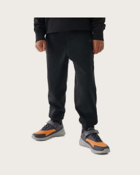 Chlapčenské zateplené tepláky 4F JUNIOR TROUSERS-JWAW24TTROM761-20S-DEEP BLACK