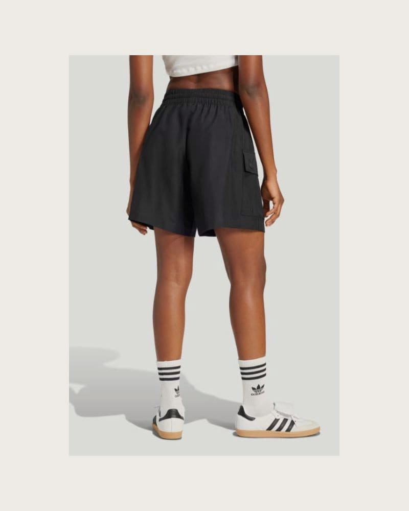Dámske kraťasy ADIDAS ORIGINALS ESS C SHORTS-BLACK – fotka 2