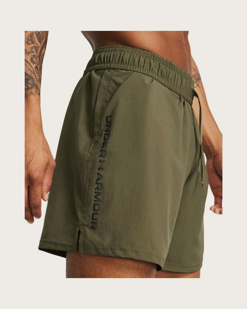 Pánske tréningové kraťasy UNDER ARMOUR UA Tech Woven Wordmark Short-GRN – fotka 2