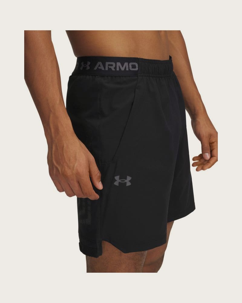 Pánske tréningové kraťasy UNDER ARMOUR Vanish Woven 6in Graphic Sts-BLK – fotka 2