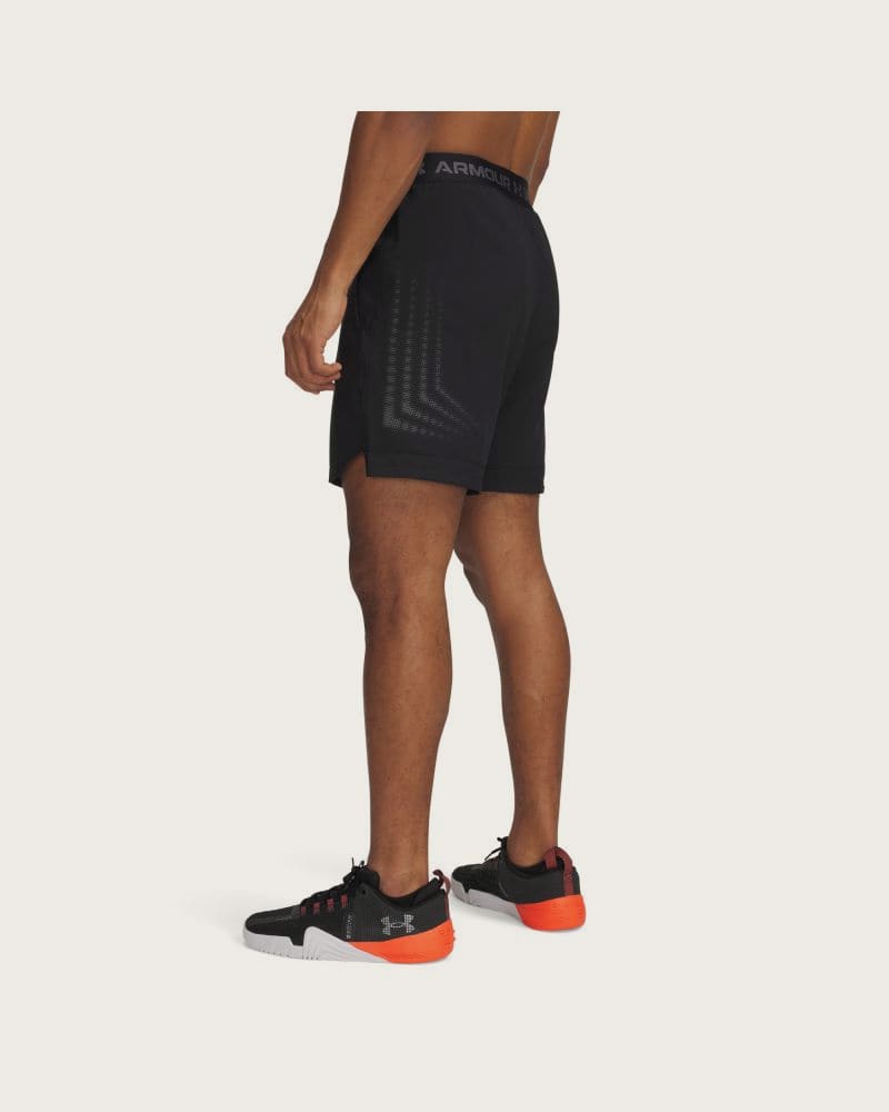 Pánske tréningové kraťasy UNDER ARMOUR Vanish Woven 6in Graphic Sts-BLK – fotka 3