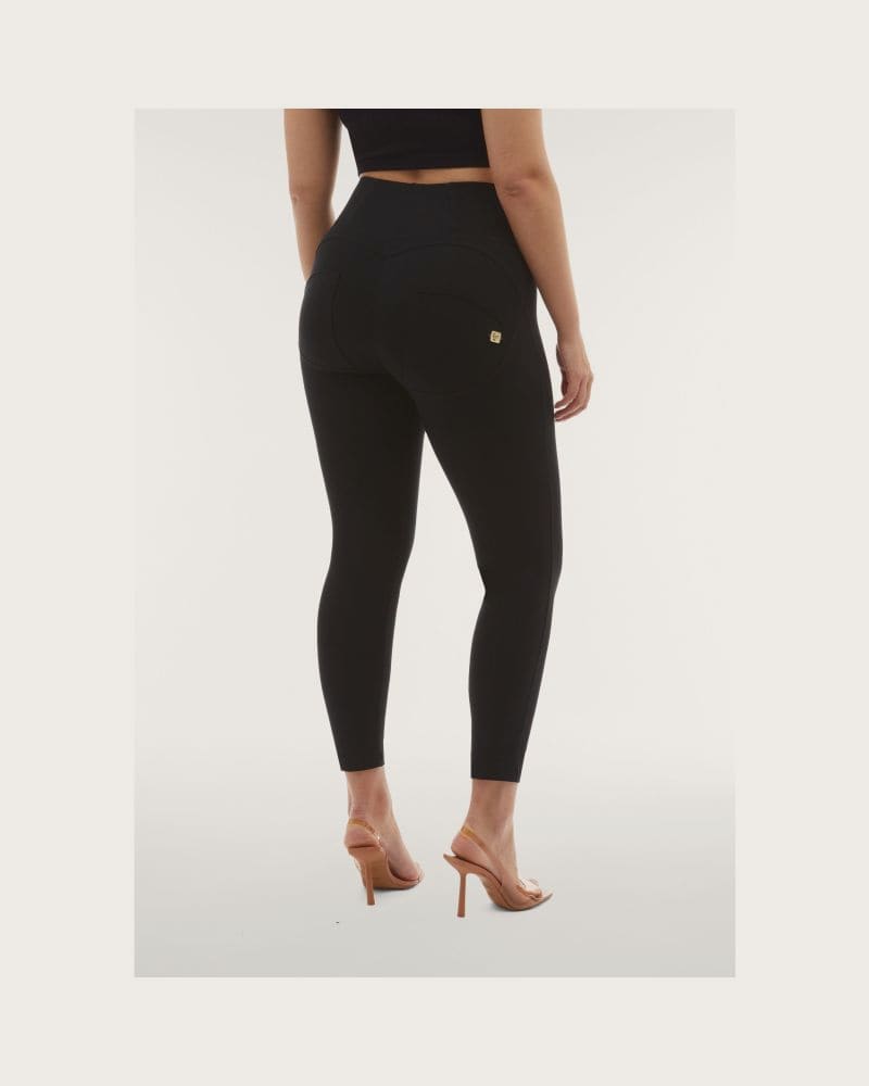 Dámske jeggings nohavice FREDDY WR.UP® superskinny push up 7 8 trousers with high waist and zip-Black – fotka 3