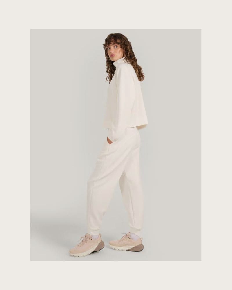 Dámske tepláky 4F TROUSERS CAS F1180-WAW25TTROF1180-11S-OFF WHITE – fotka 3