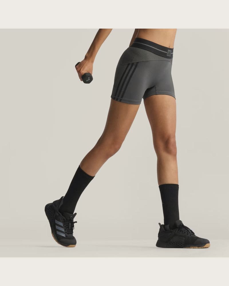 Dámske tréningové kraťasy ADIDAS HYG RIB 1 4 GRESIX BLACK – fotka 2