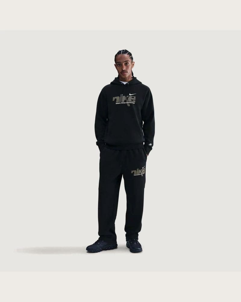 Pánske tepláky NIKE M NK CLUB BNGEE PNT SWSH SPRT BLACK METALLIC GOLD – fotka 3
