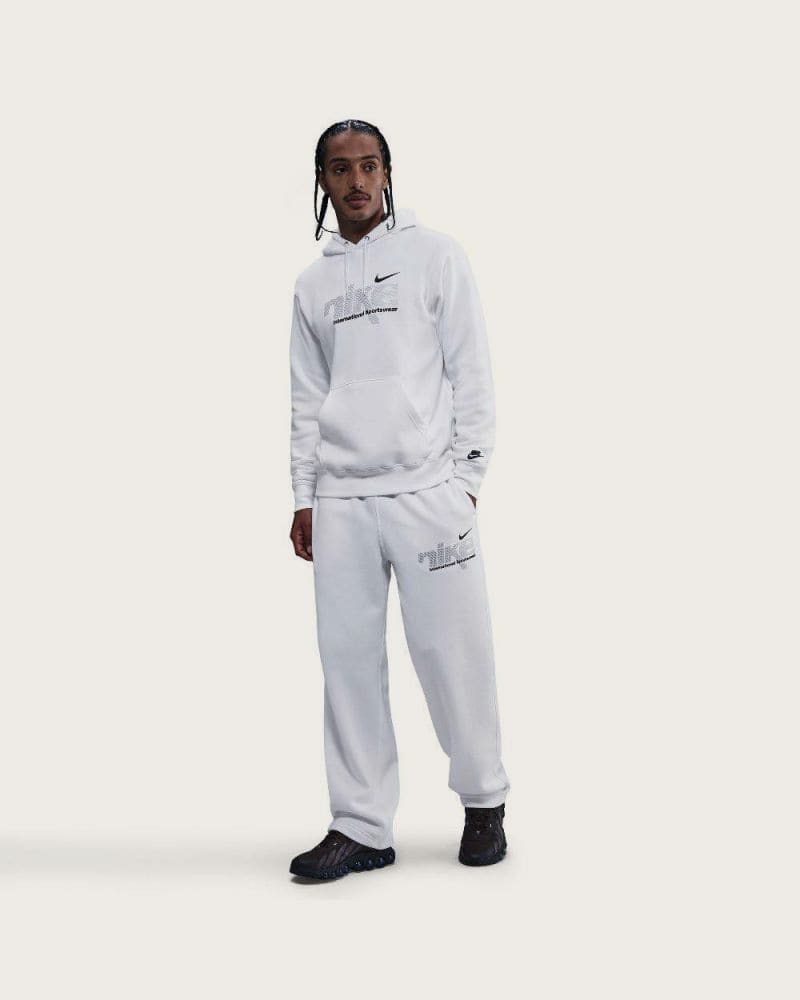 Pánske tepláky NIKE M NK CLUB BNGEE PNT SWSH SPRT WHITE METALLIC SILVER – fotka 3