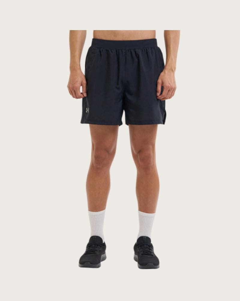 Pánske tréningové kraťasy UNDER ARMOUR UA LAUNCH 5 inch SHORTS-BLK