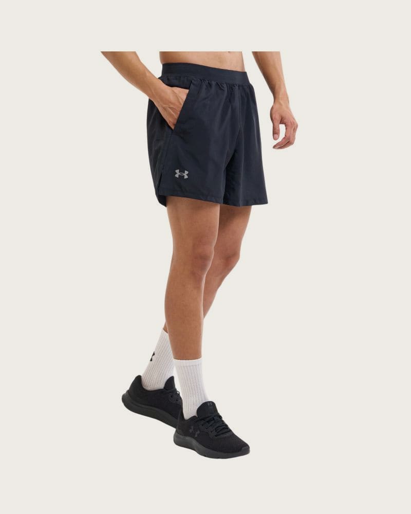 Pánske tréningové kraťasy UNDER ARMOUR UA LAUNCH 5 inch SHORTS-BLK – fotka 2