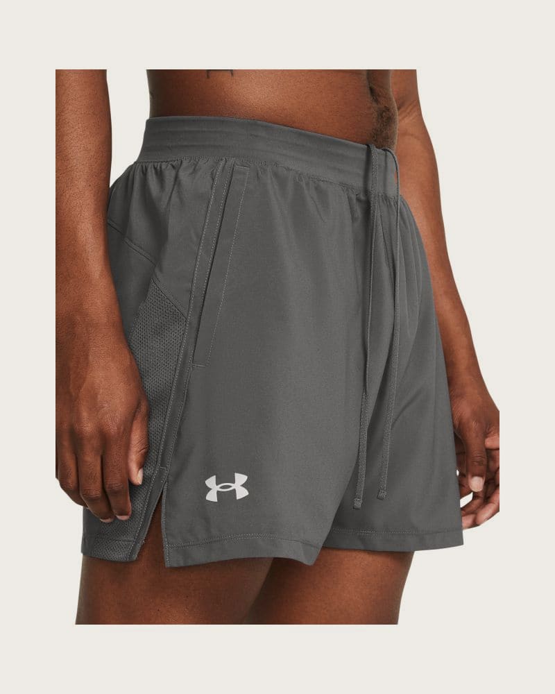 Pánske tréningové kraťasy UNDER ARMOUR UA LAUNCH 5 inch SHORTS-GRY – fotka 2