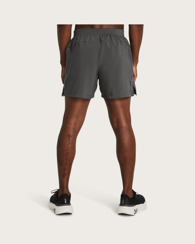 Pánske tréningové kraťasy UNDER ARMOUR UA LAUNCH 5 inch SHORTS-GRY – fotka 3