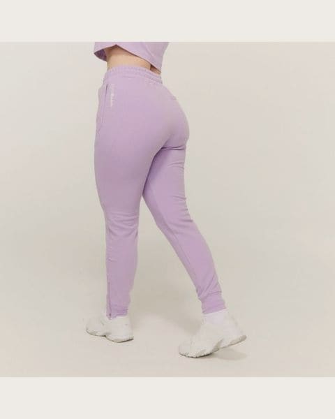 GymBeam Dámske tepláky Limitless Lavender XSXS