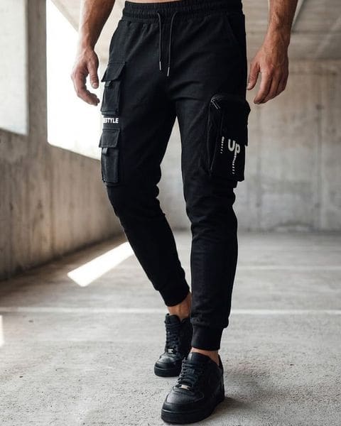 Trendy čierne pánske kapsáčové joggery UP
