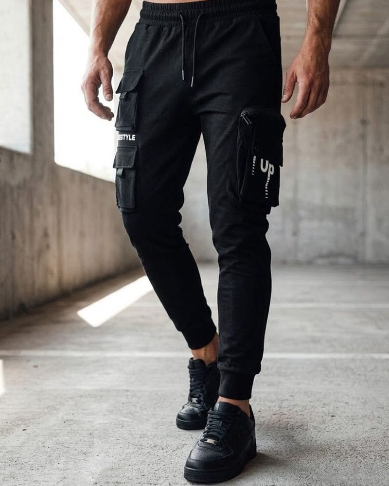 Trendy čierne pánske kapsáčové joggery UP