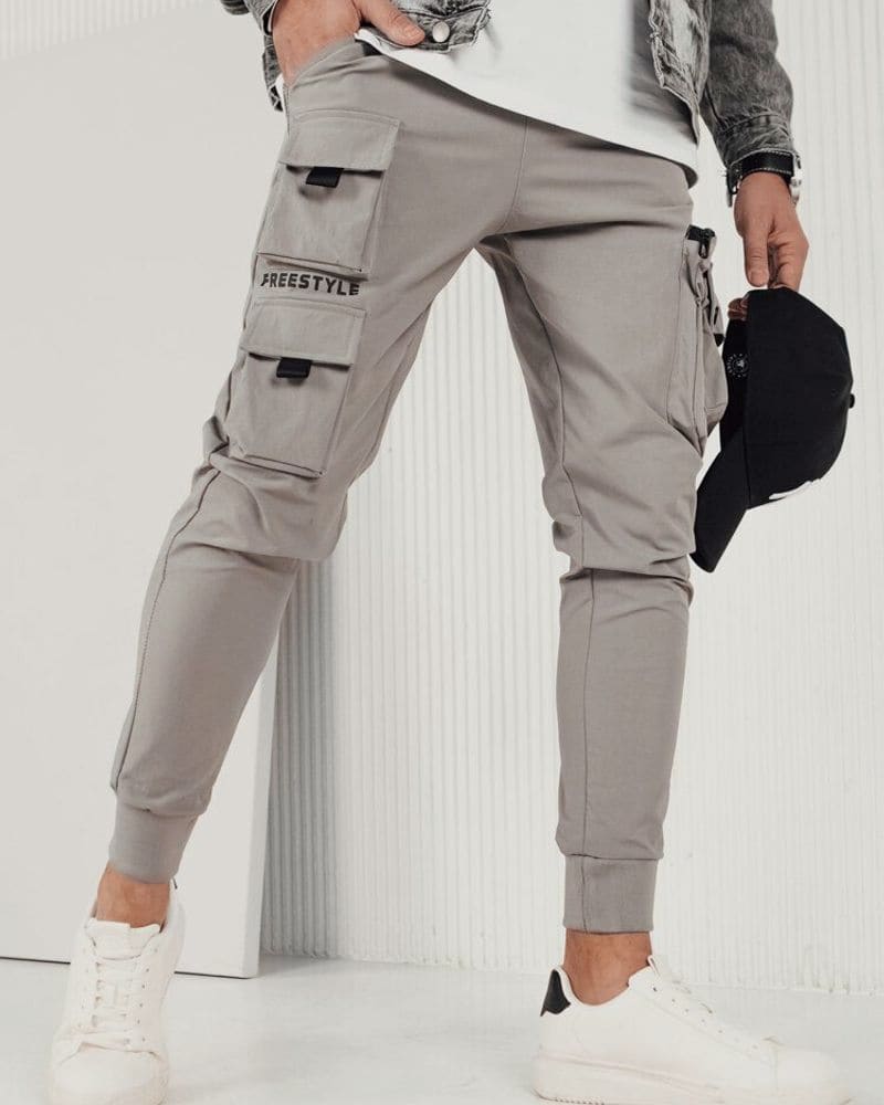 Trendy šedé pánske kapsáčové joggery UP – fotka 5