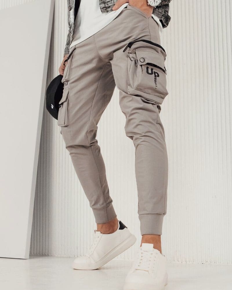 Trendy šedé pánske kapsáčové joggery UP – fotka 6