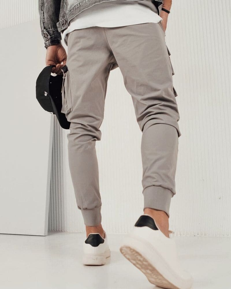 Trendy šedé pánske kapsáčové joggery UP – fotka 8