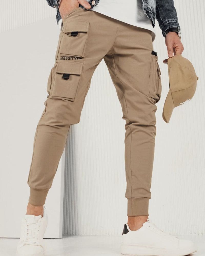 Trendy béžové pánske kapsáčové joggery UP – fotka 5