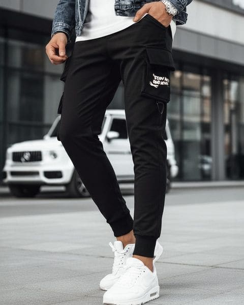 Originálne čierne pánske kapsáčové joggery