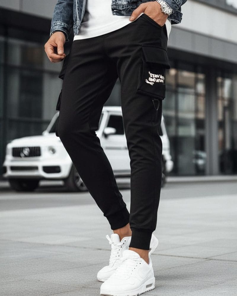 Originálne čierne pánske kapsáčové joggery