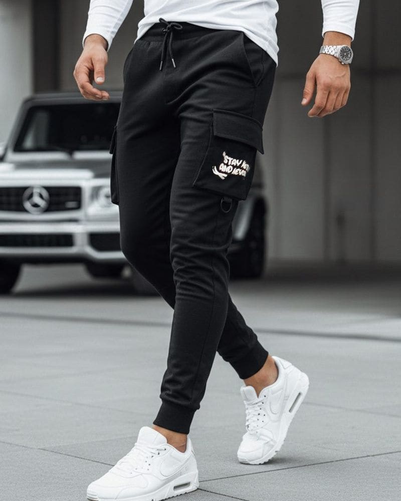 Originálne čierne pánske kapsáčové joggery – fotka 3
