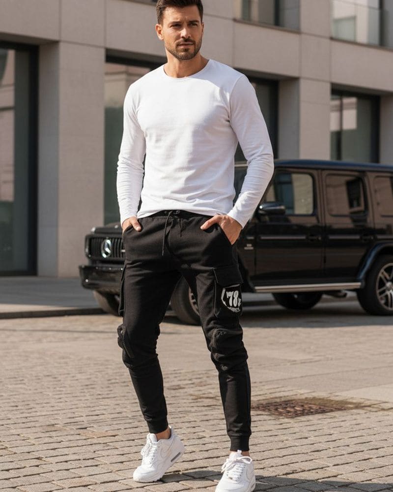 Nadčasové čierne joggery s vreckami – fotka 4