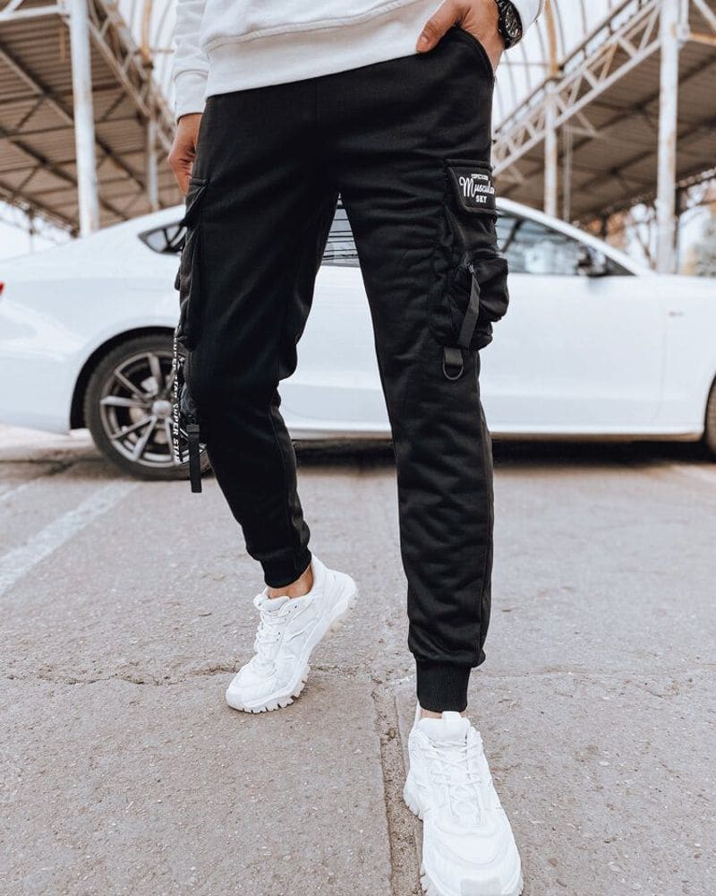 Jedinečné čierne joggery s ozdobnými prvkami