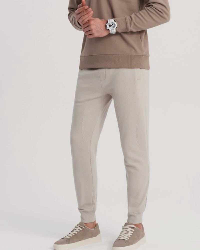 Béžové tepláky s trendy prešívaním – fotka 4
