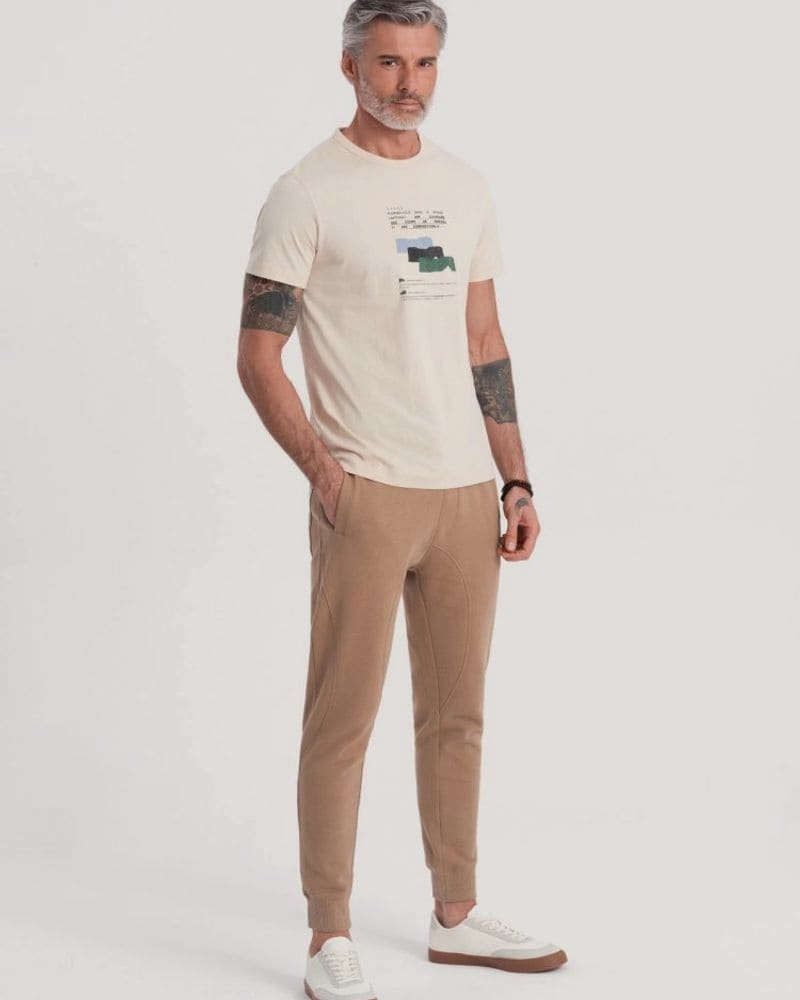 Hnedé tepláky s trendy prešívaním – fotka 3