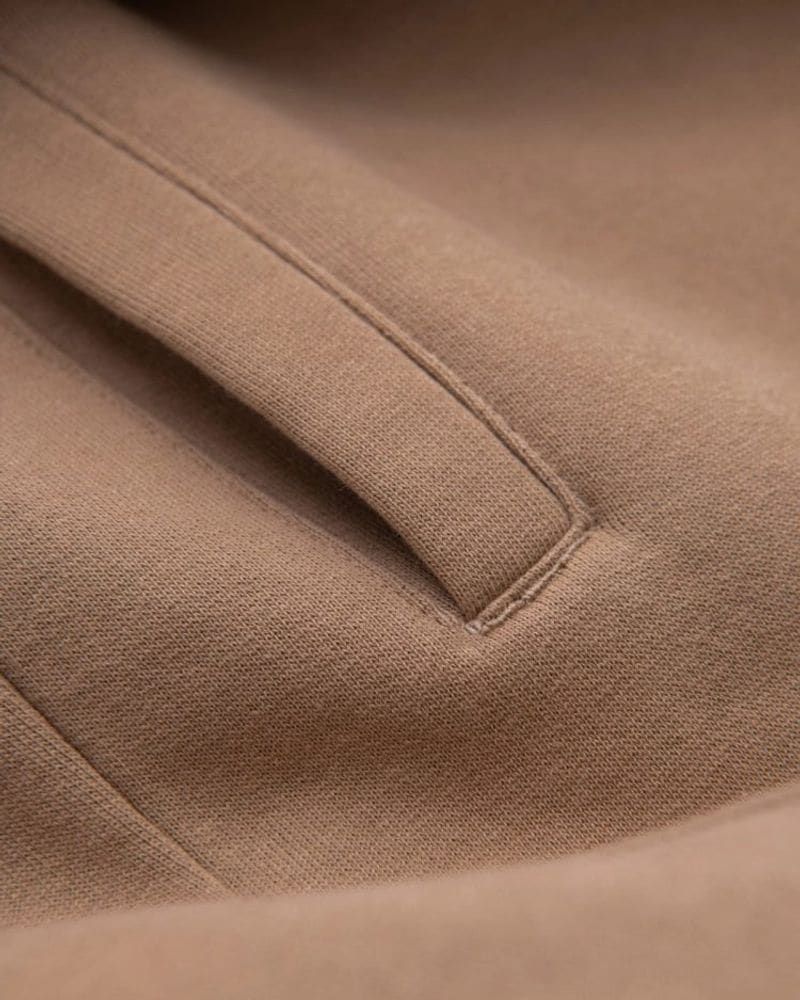 Hnedé tepláky s trendy prešívaním – fotka 7