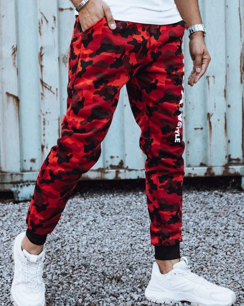 Trendy maskáčové tepláky pre pánov v červenom farebnom prevedení – fotka 7