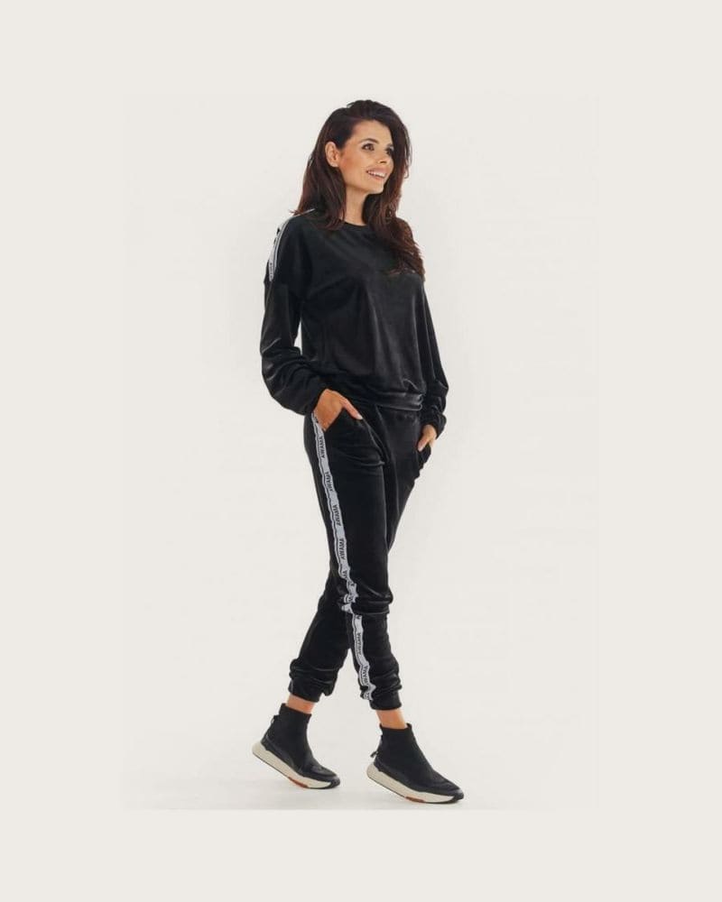 Dámske zamatové súpravy s ozdobným pruhom v čiernej farbe – fotka 5