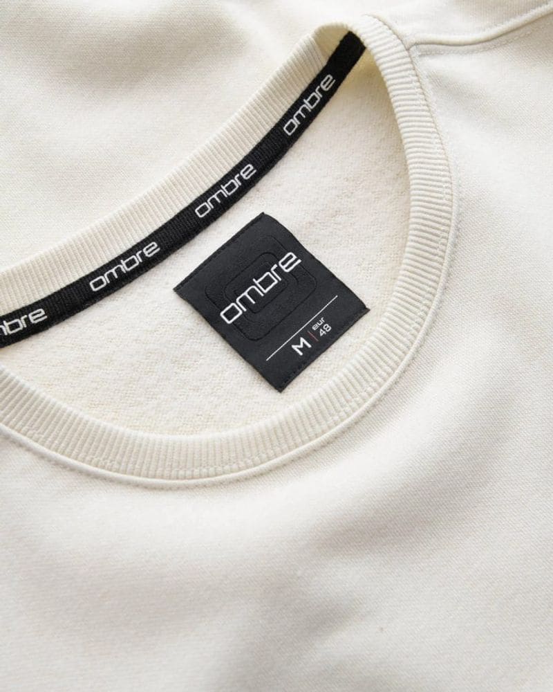 Trendy krémová mikina s nášivkou – fotka 4