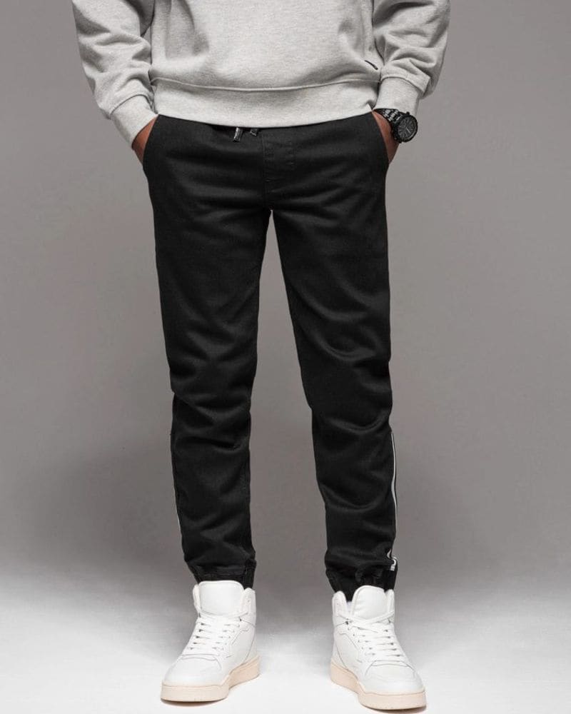 Jedinečné čierne rifľové joggery s pásmi po bokoch – fotka 3