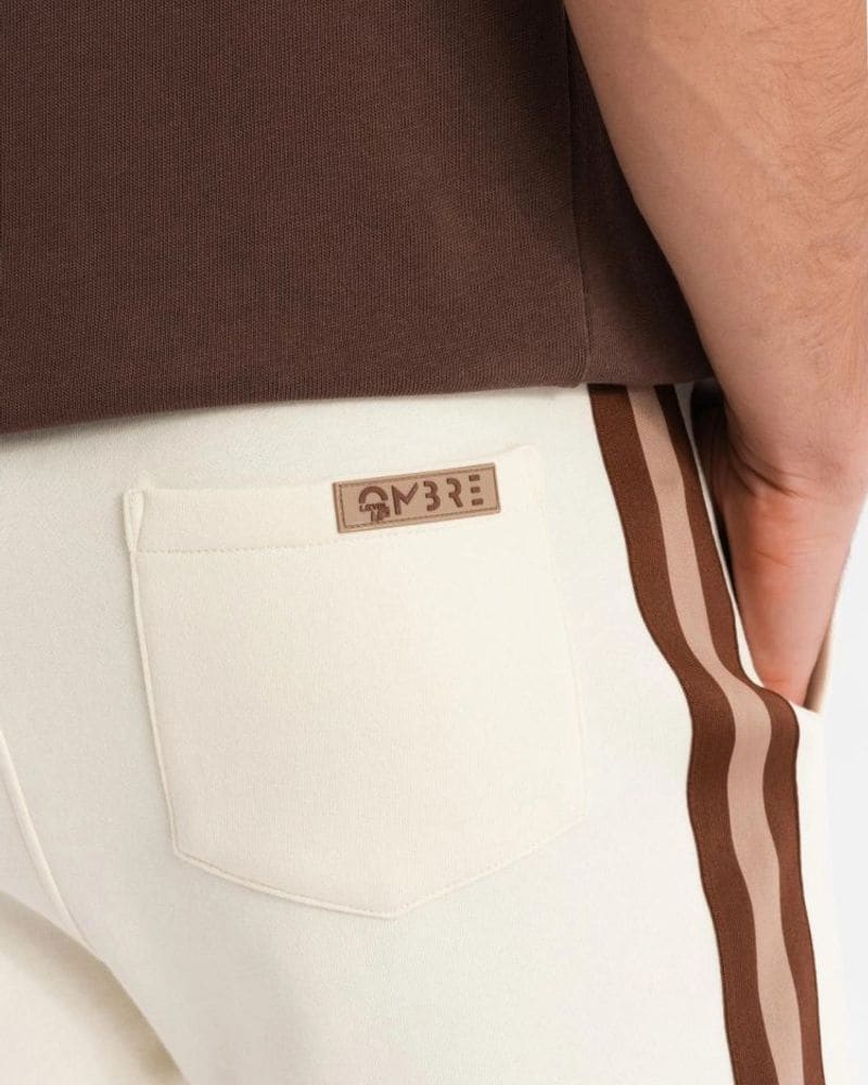 Trendy hnedé kraťasy s pásmi po bokoch – fotka 5