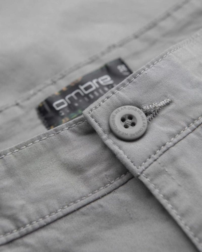 Pánske šedé chinos šortky s lemom – fotka 3