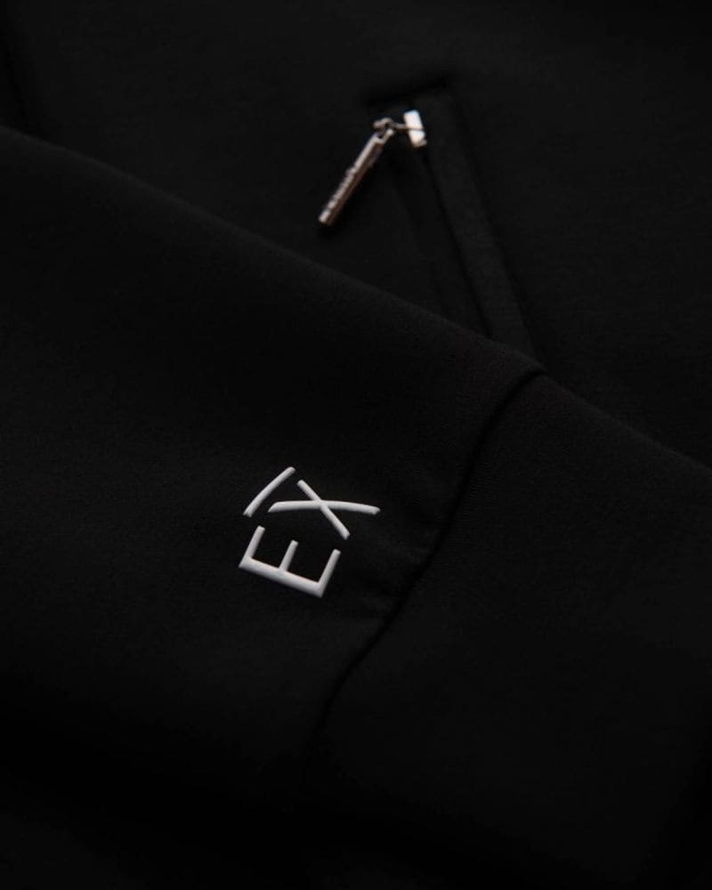 Pútavá čierna mikina s logom – fotka 6