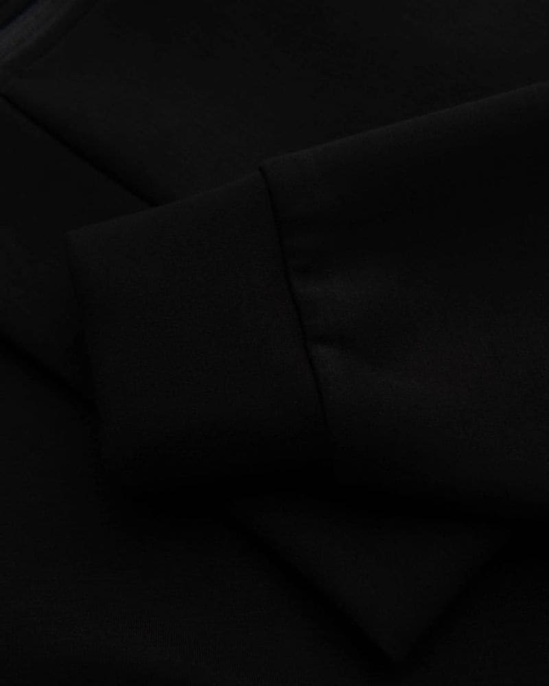 Pútavá čierna mikina s logom – fotka 8
