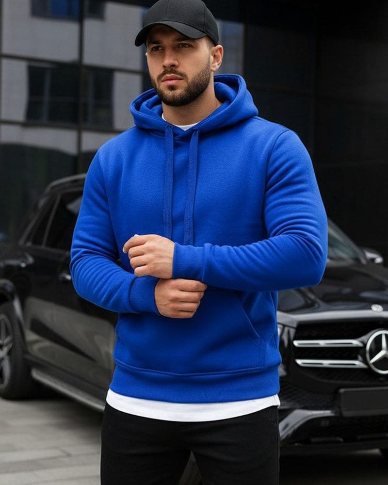 Trendy jednoduchá modrá mikina