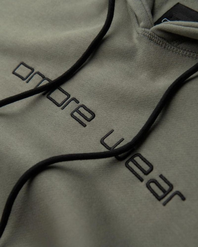 Cool khaki mikina s kapucňou a nápisom na hrudi – fotka 6