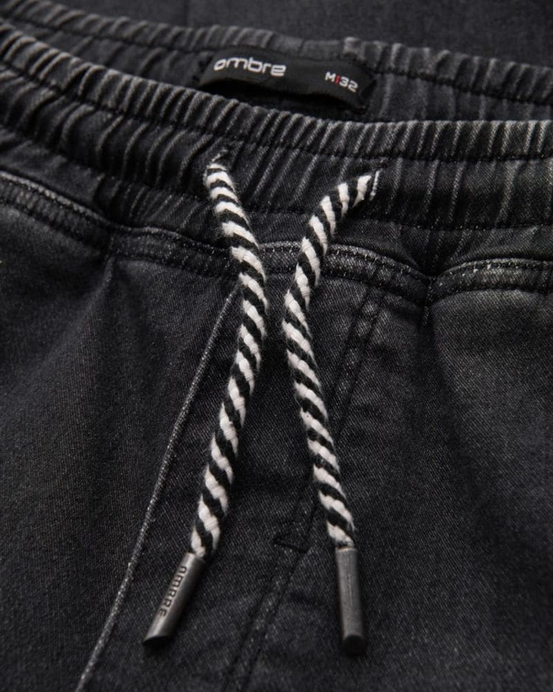 Pánske čierne rifľové joggery – fotka 8