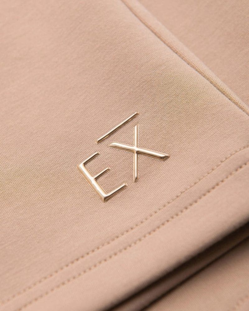 Trendy béžové pánske kraťasy s logom – fotka 6