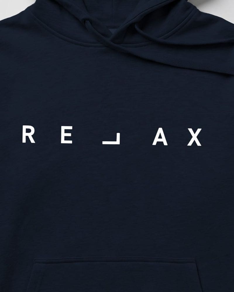 Atraktívna tmavomodrá mikina s nápisom RELAX – fotka 3
